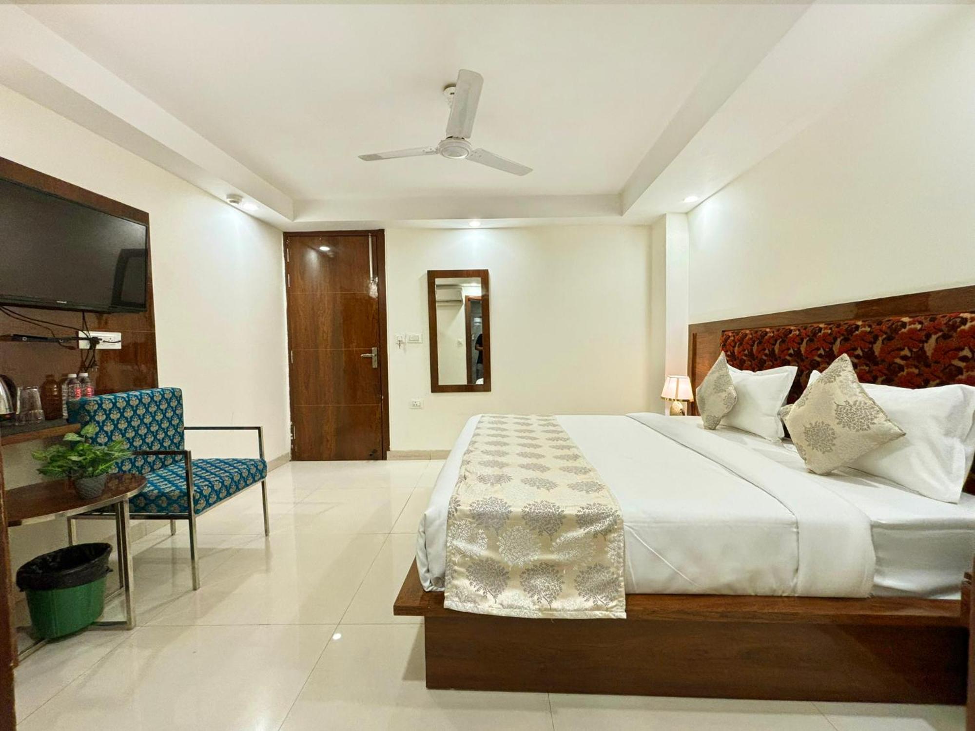 Hotel Emblem Suites- Near Delhi Airport New Delhi