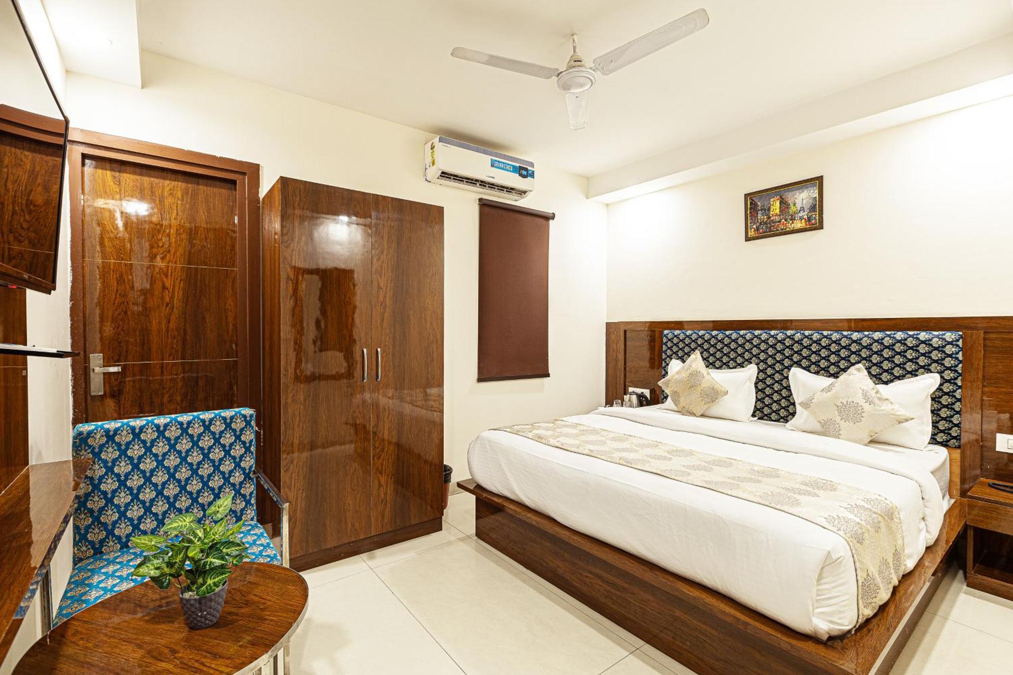 Emblem Suites- Near Delhi Airport 3*