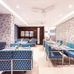 Hotel Emblem Suites- Near Delhi Airport