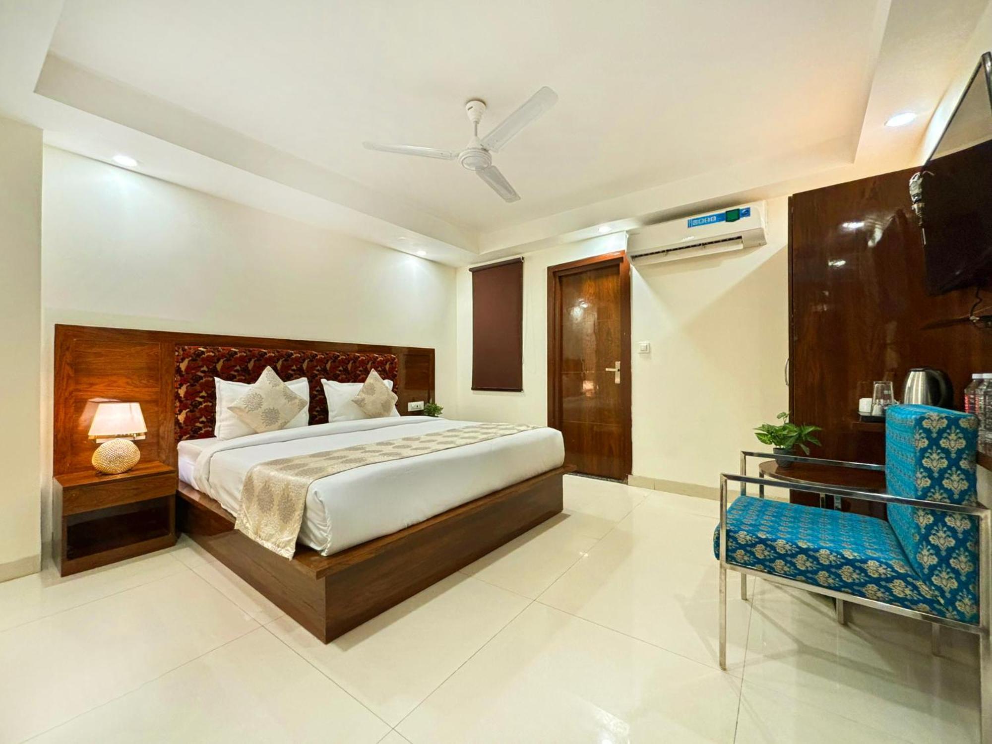 Emblem Suites- Near Delhi Airport Hotel 3*