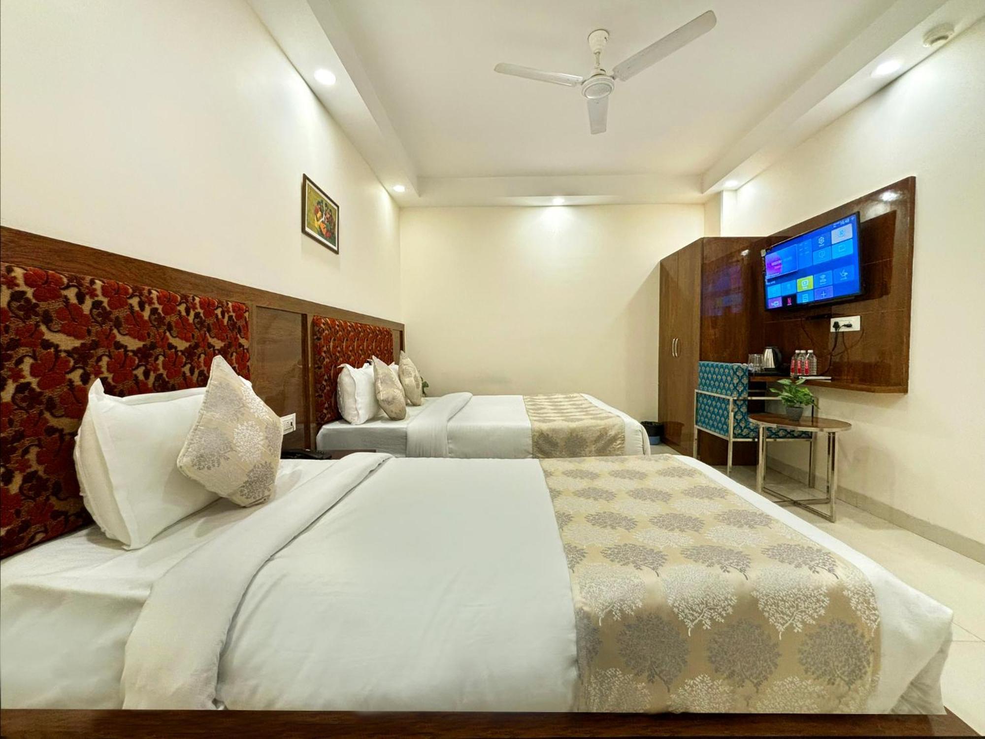 Emblem Suites- Near Delhi Airport Hotel