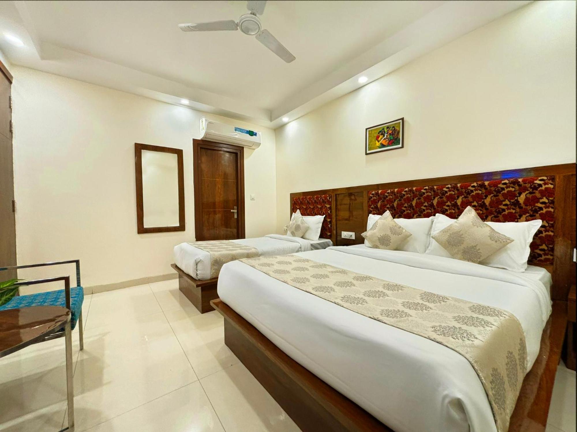 Hotel Emblem Suites- Near Delhi Airport New Delhi