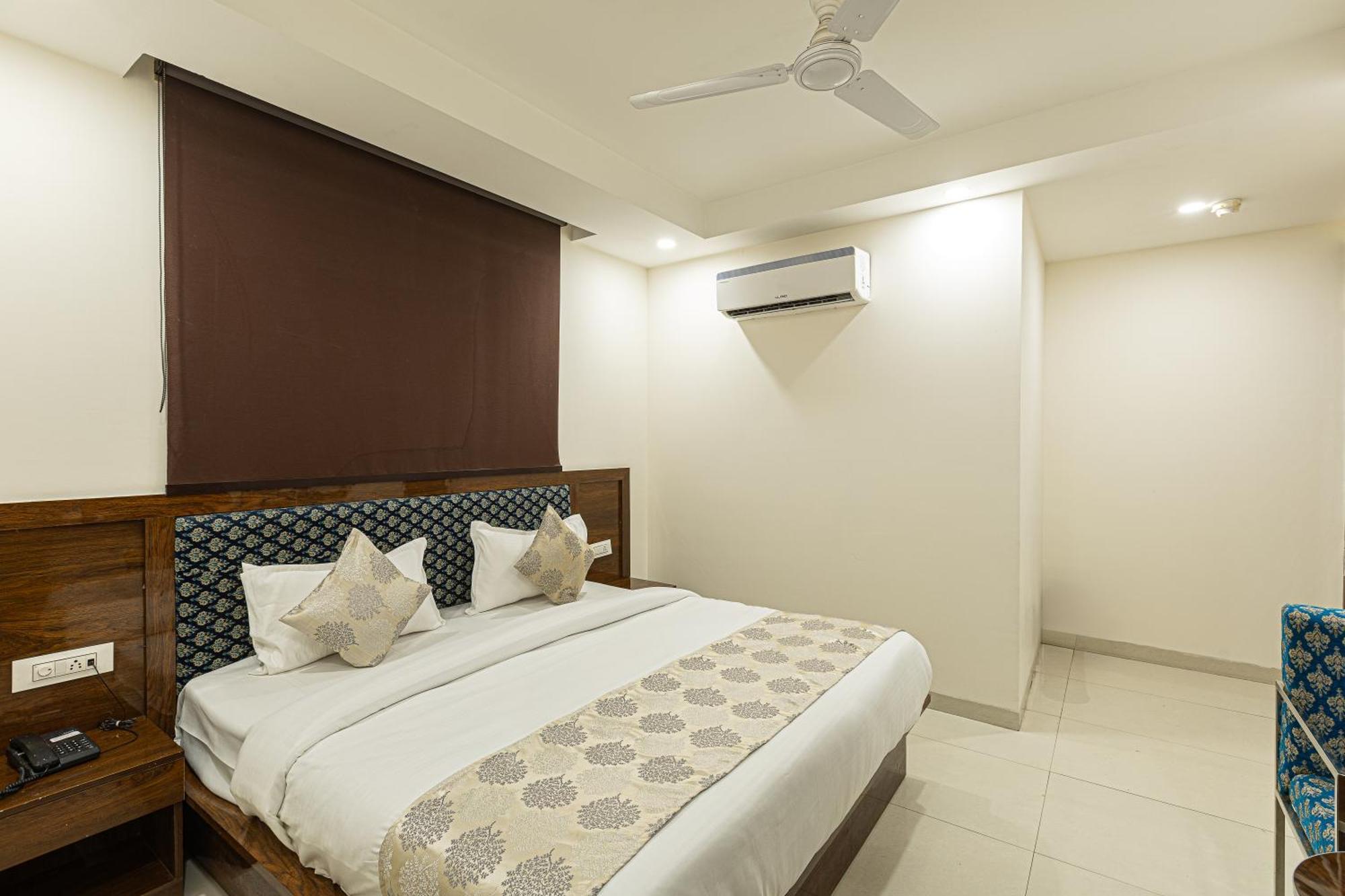 Emblem Suites- Near Delhi Airport Hotel