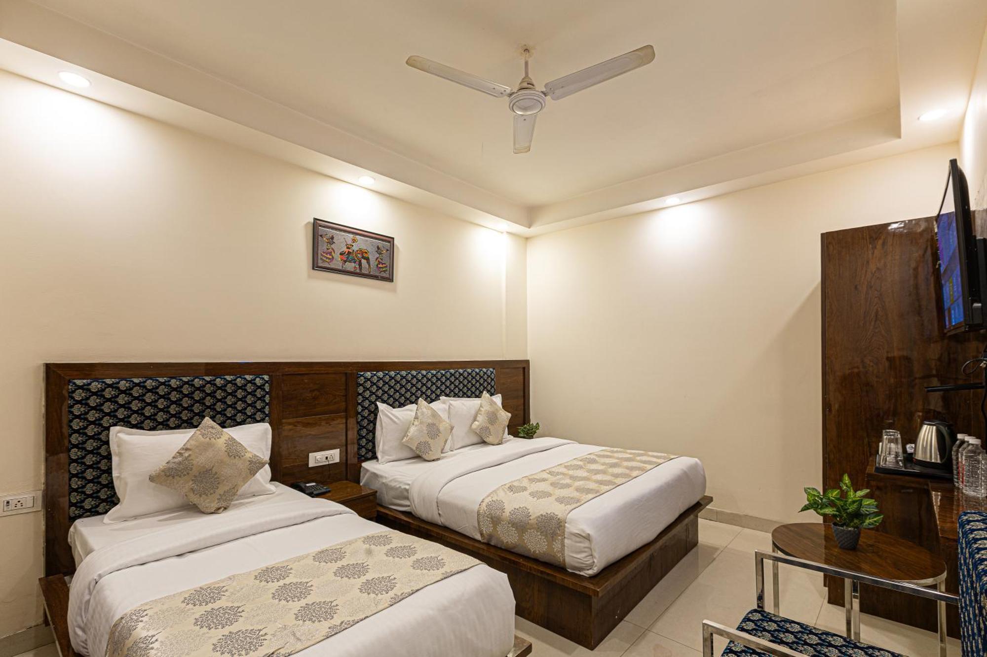 Emblem Suites- Near Delhi Airport Hotel 3*