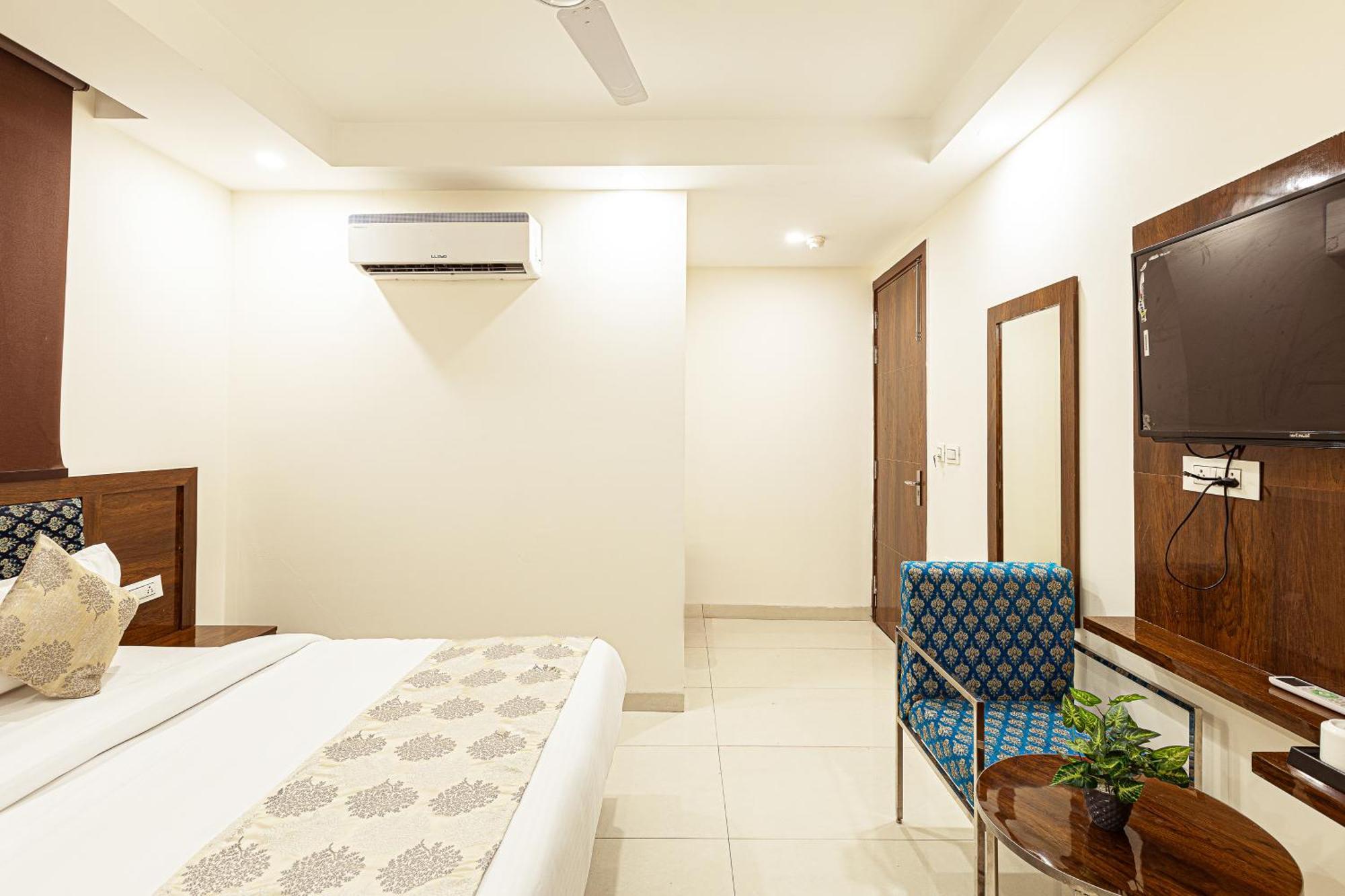 Emblem Suites- Near Delhi Airport Hotel